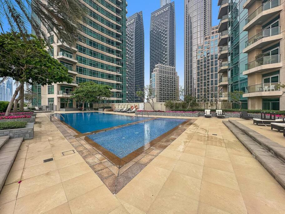 First Class 2br Stunning Fountain View Appartement Dubai